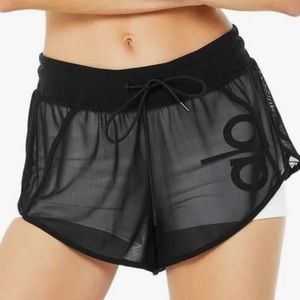 Alo yoga Ambience shorts black and white 🖤🤍 size XS